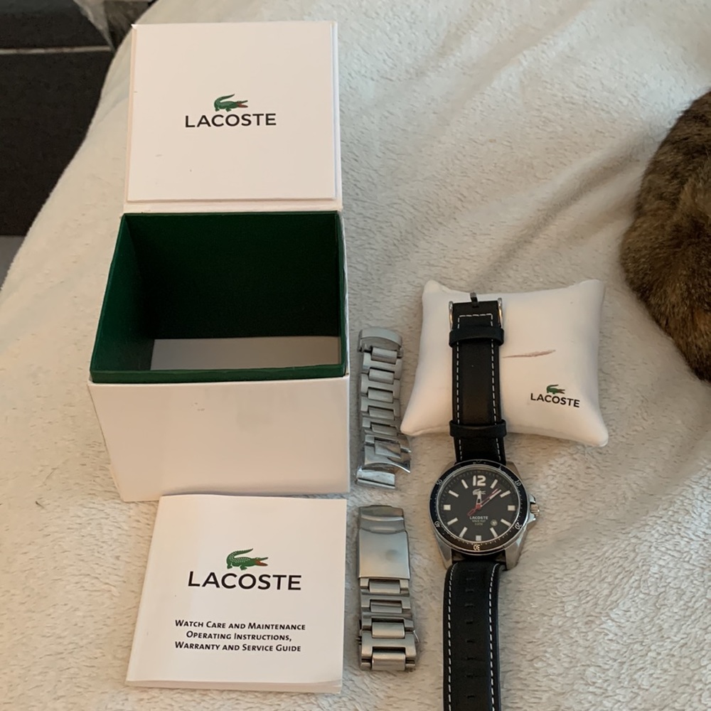 Lacoste Quartz Watch Runs very well, accurate cone with box and extra strap